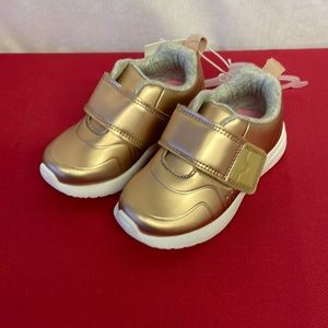 Cat & Jack velcro closure shoes gold/kolbi size 8 Girls